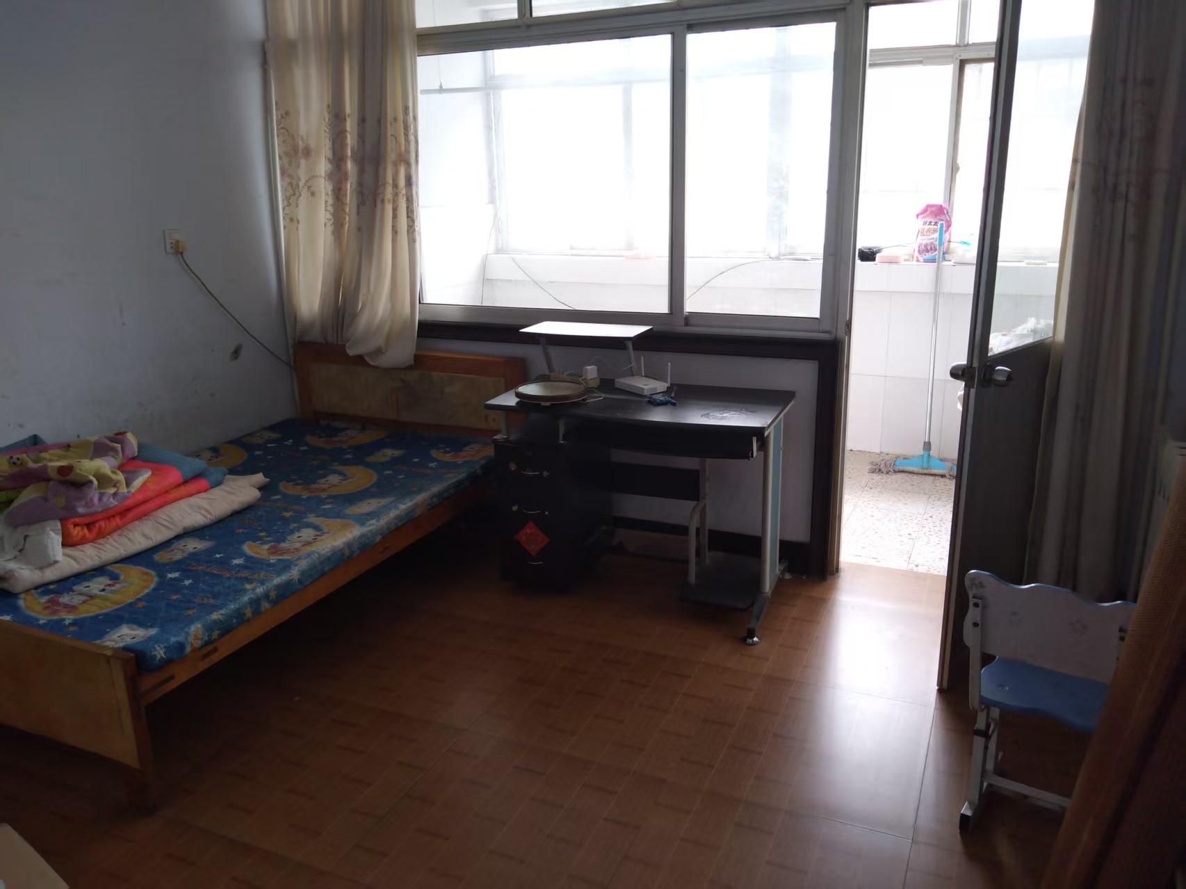 次卧.jpg